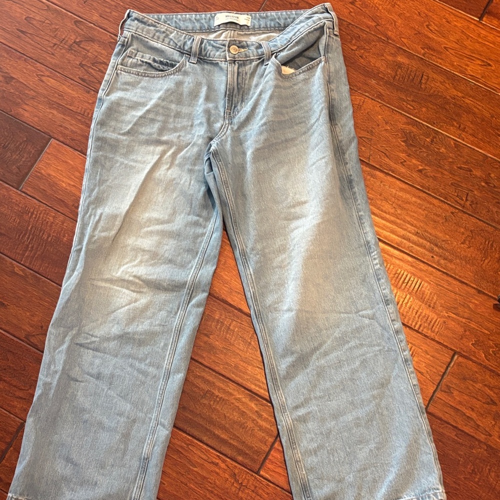 Hollister Women's Light Blue Straight Leg Jeans